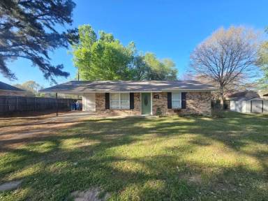 Main picture of 140 Alaska St