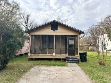 Main picture of 220 Evergreen Dr