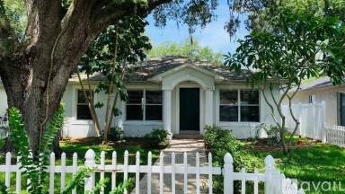 Main picture of 6824 N Sterling Ave