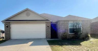 Main picture of 2415 Judes Ct