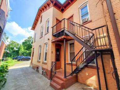 Main picture of 337 W 8th St