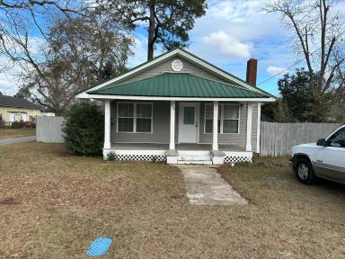 Main picture of 648 W Plum St
