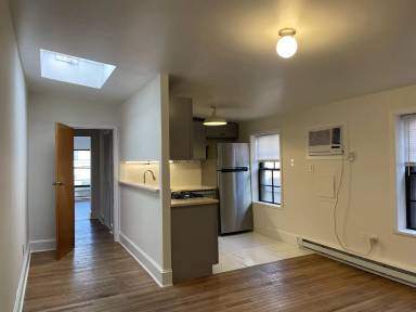 Main picture of 2105 Green St