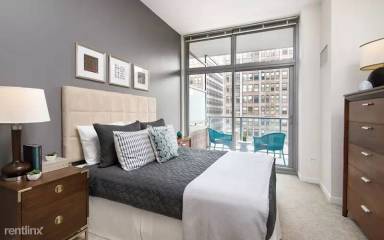 Main picture of 719 S Clark St