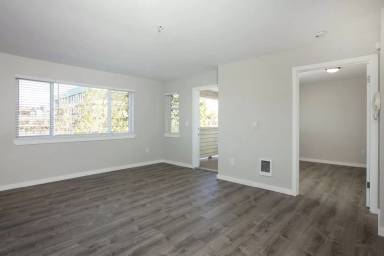 Main picture of 2113 N 107th St