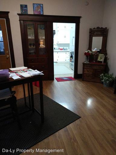 Main picture of 105 Lynn St