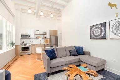 Main picture of 41 E Adams St