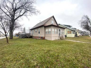 Main picture of 1445 3rd Ave N