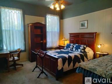 Main picture of 1002 S Day St