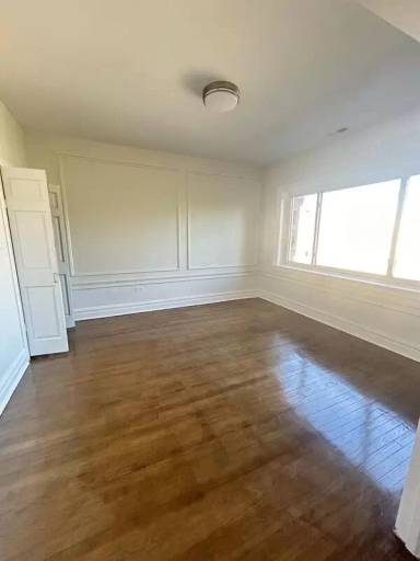 Main picture of 6846 S Clyde Ave