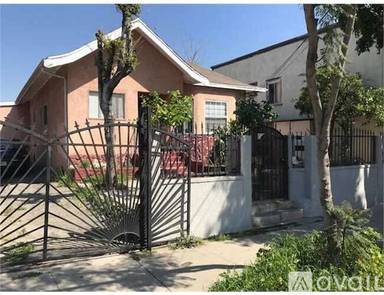 Main picture of 2455 Malabar St