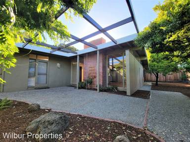 Main picture of 1063 Cardinal Way