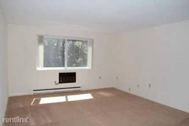 Main picture of 49 E Meadow Ln