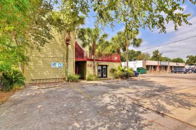 Main picture of 105 E 38th St