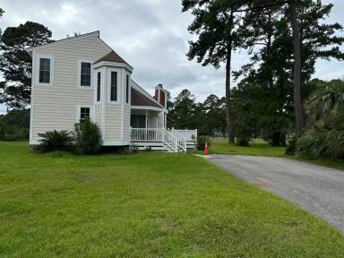 Main picture of 1626 Landing Rd