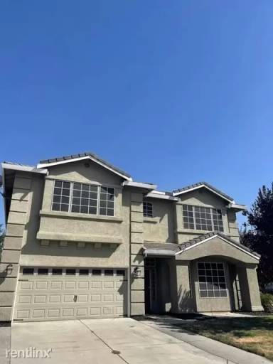 Main picture of 630 Pecan Dr