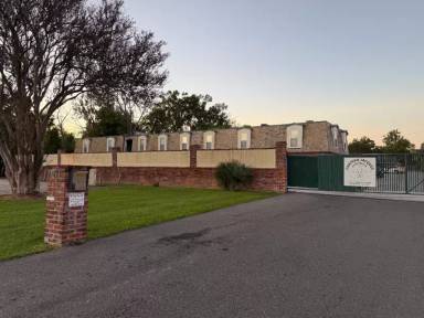 Main picture of 11271 Florida Blvd