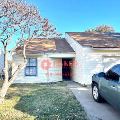 Main picture of 1602 W Madison St