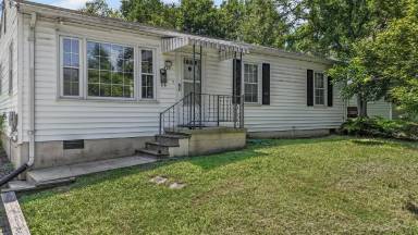Main picture of 417 E 2nd St