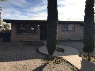 Main picture of 2621 S Lands End Rd