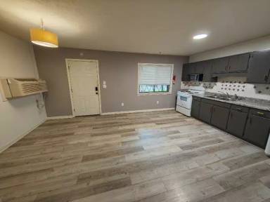 Main picture of 237 Main St