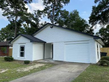 Main picture of 10010 Valley Lake Dr