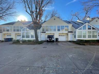 Main picture of 1366 E 58th St