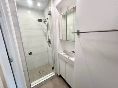 Main picture of 17303 Burbank Blvd