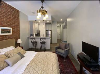 Main picture of 45 W 9th St