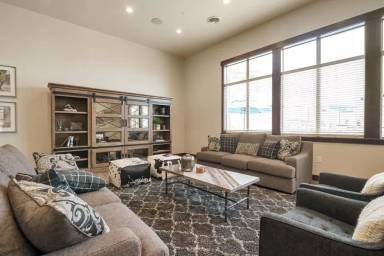 Main picture of 918 S Aspen Summit Dr