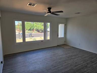 Main picture of 1015 E Laurel Ave