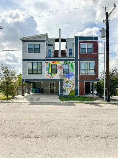 Main picture of 225 S Pine St