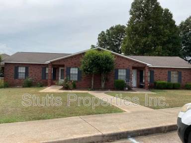 Main picture of 200 Prince Dr