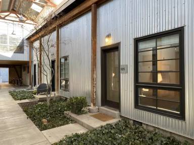 Main picture of 346 W Pierpont Ave