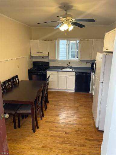 Main picture of 17 Carlton St