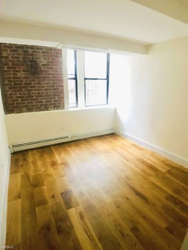 Main picture of 718 W 171st St