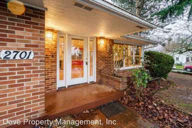 Main picture of 2701 Washington St