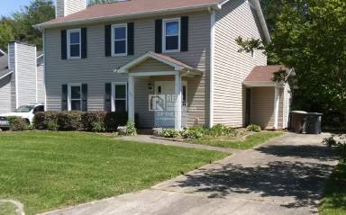 Main picture of 8 Hickory Knoll Ct