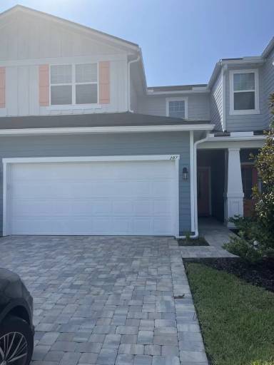 Main picture of 207 Silver Myrtle Ct