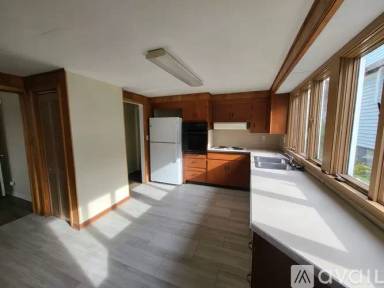 Main picture of 300 Center St