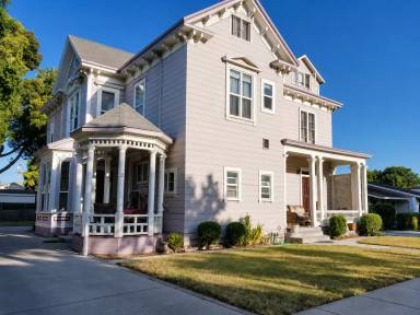 Main picture of 145 Sunol St