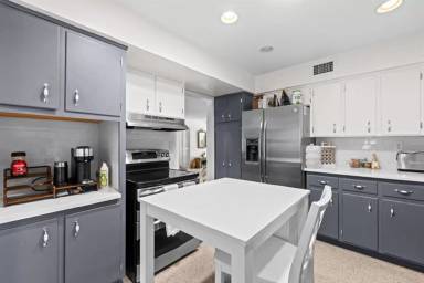 Main picture of 224 N Gordon Rd