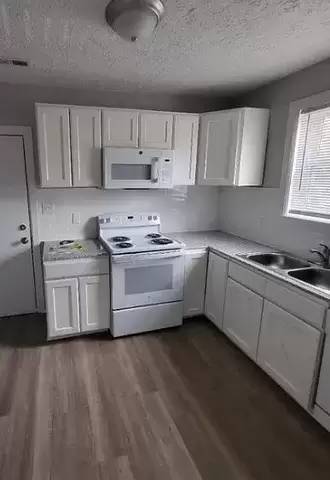 Main picture of 282 Windsor Dr