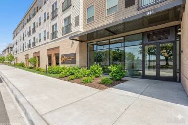 Main picture of 4822-4840 157 St