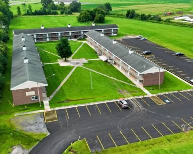Main picture of 49 W Main St