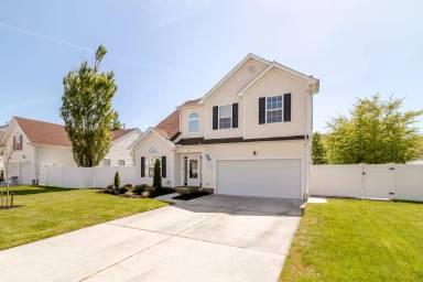 Main picture of 909 Flores Ct