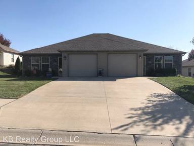 Main picture of 106 SW Rose Garden Ln