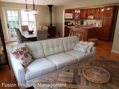 Main picture of 363 Lakeview Dr