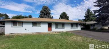 Main picture of 909 S Roy Way