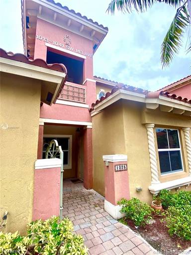 Main picture of 1025 SW 143rd Ave